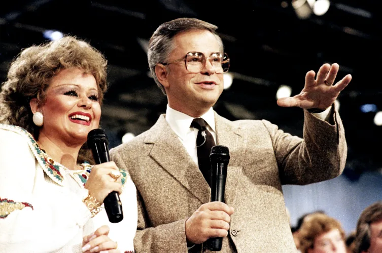 Jim Bakker, who lost his ‘PTL Club’ televangelism empire in sex and money scandals, dies at 86